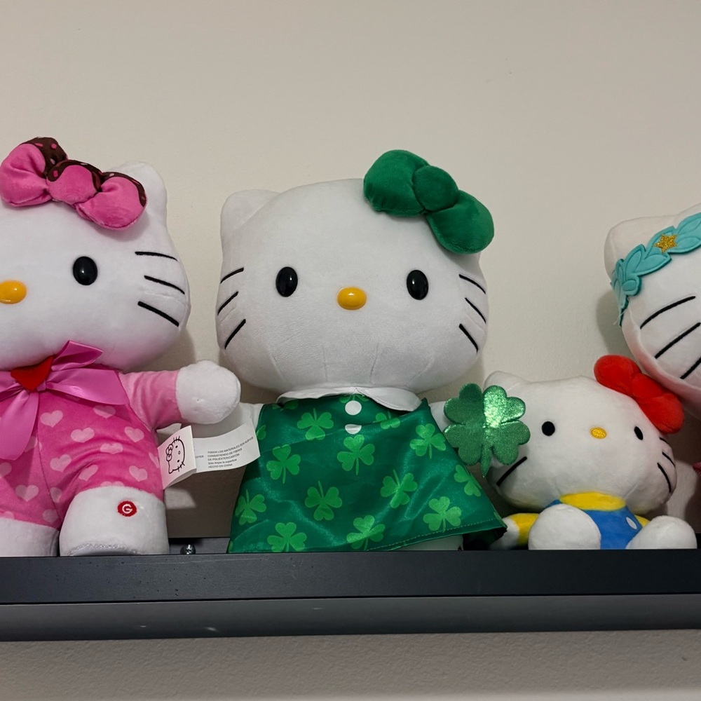 Hello Kitty St. Patrick’s Side Stepper 2024
